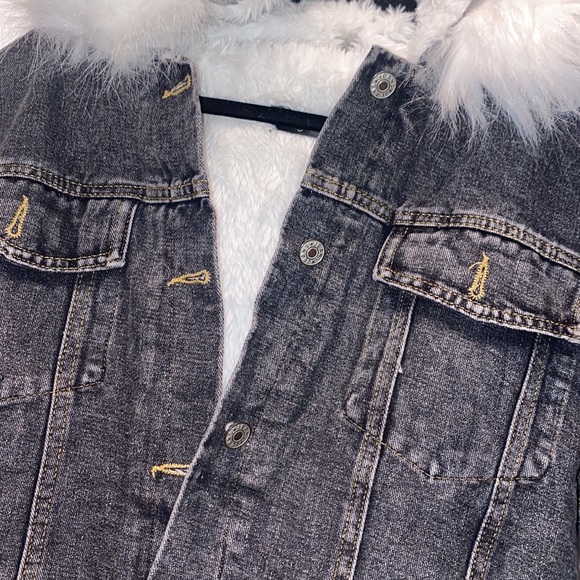 Fur hooded jean jacket - Picture 3 of 4